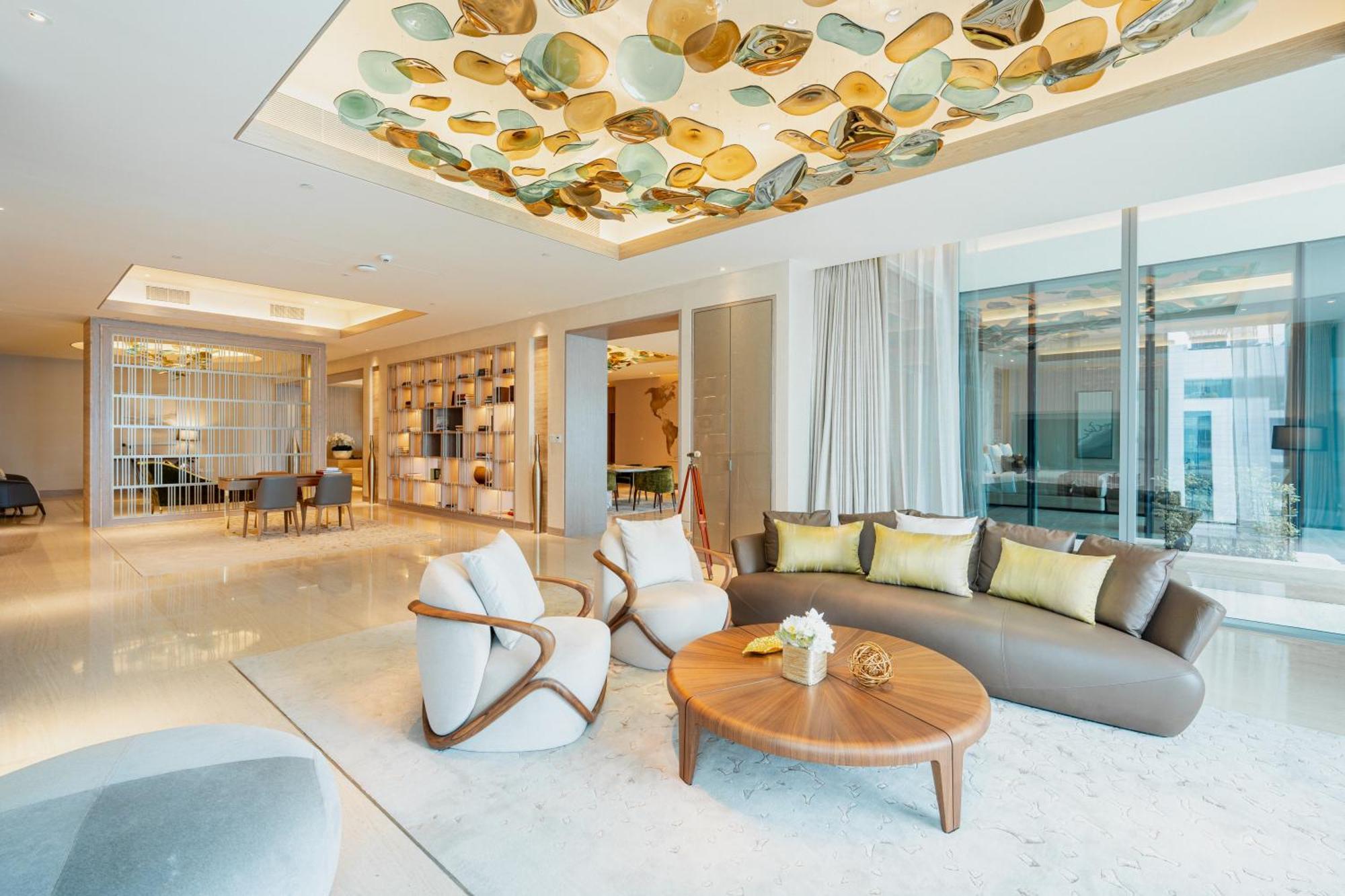 Five Luxe Ξενοδοχείο Ντουμπάι Εξωτερικό φωτογραφία The living room of a three-bedroom penthouse