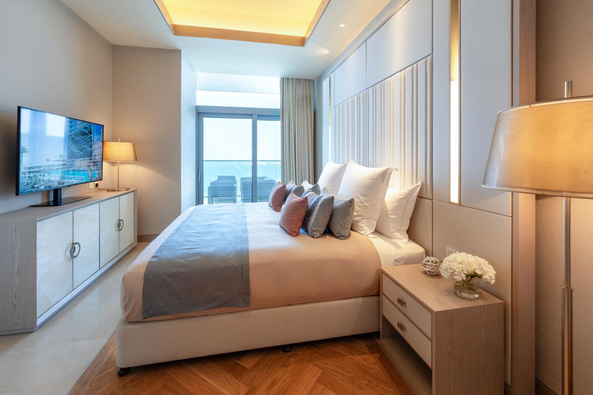 Five Luxe Ξενοδοχείο Ντουμπάι Εξωτερικό φωτογραφία A bedroom at the hotel